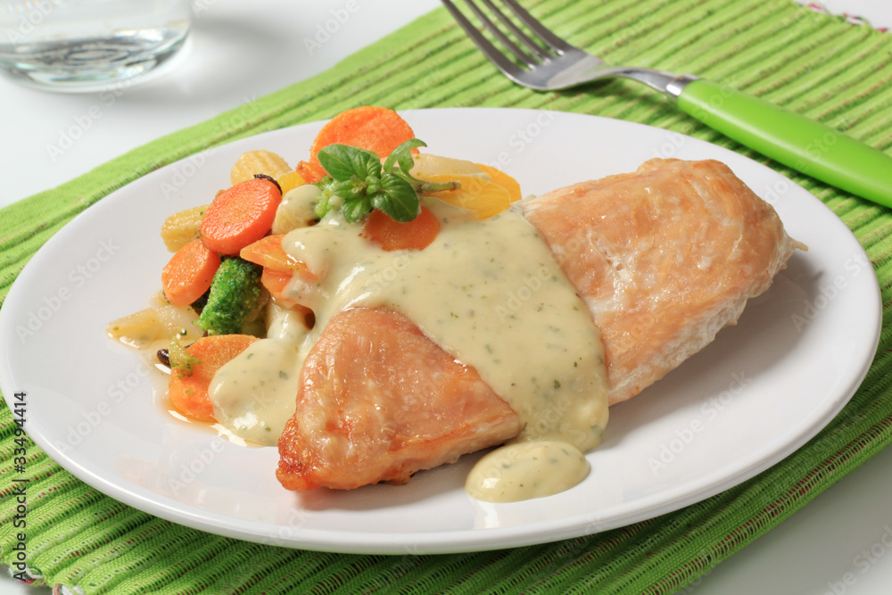Chicken breast and mixed vegetables poured with sauce Chicken breast and mixed vegetables poured with sauce