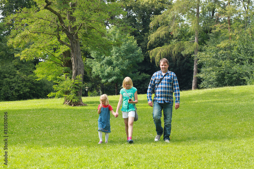 Fototapeta premium Geocaching mit Familie