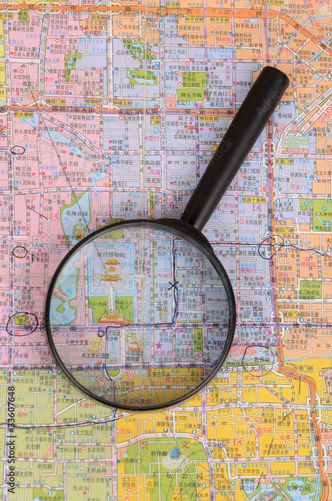 Obraz premium Map and magnifier