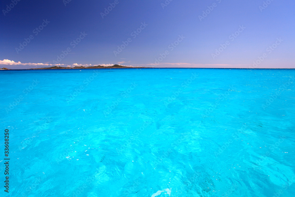伊平屋島の美しく透き通った海