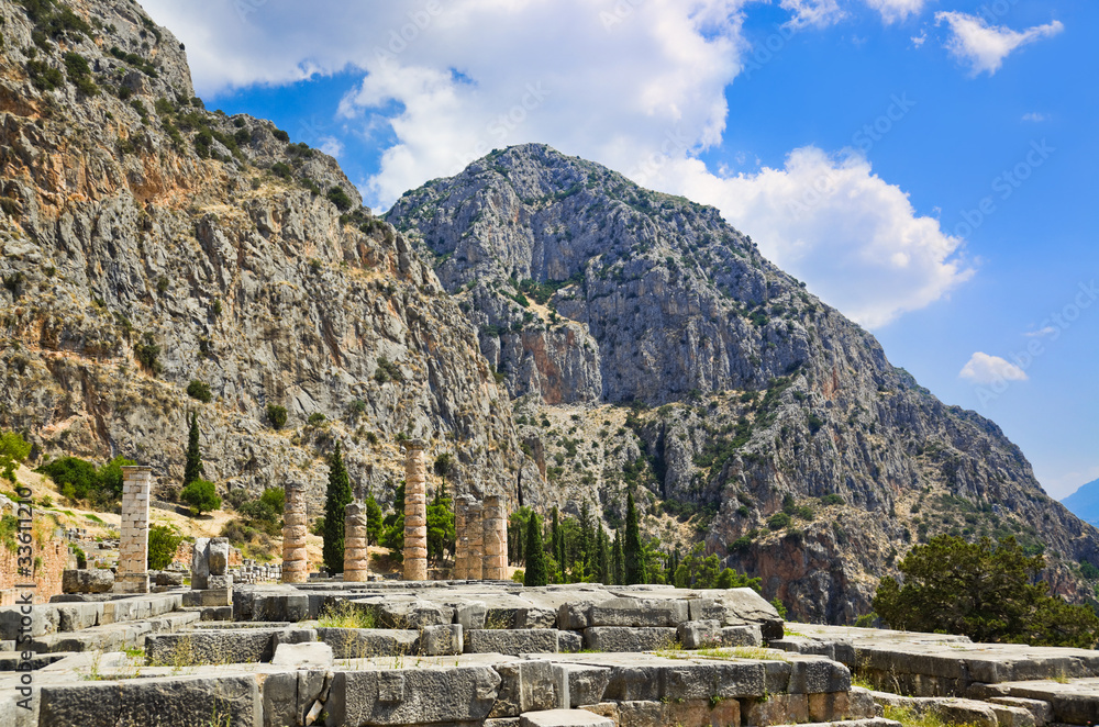 Naklejka premium Ruins of Apollo temple in Delphi, Greece