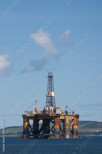 Obraz na płótnie Oil rigs being constructed