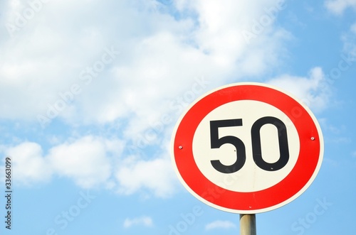 Verkehrsschild "50"