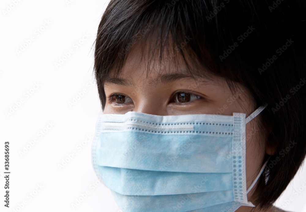 The girl was not wearing a cloth mask The girl was not wearing a cloth mask