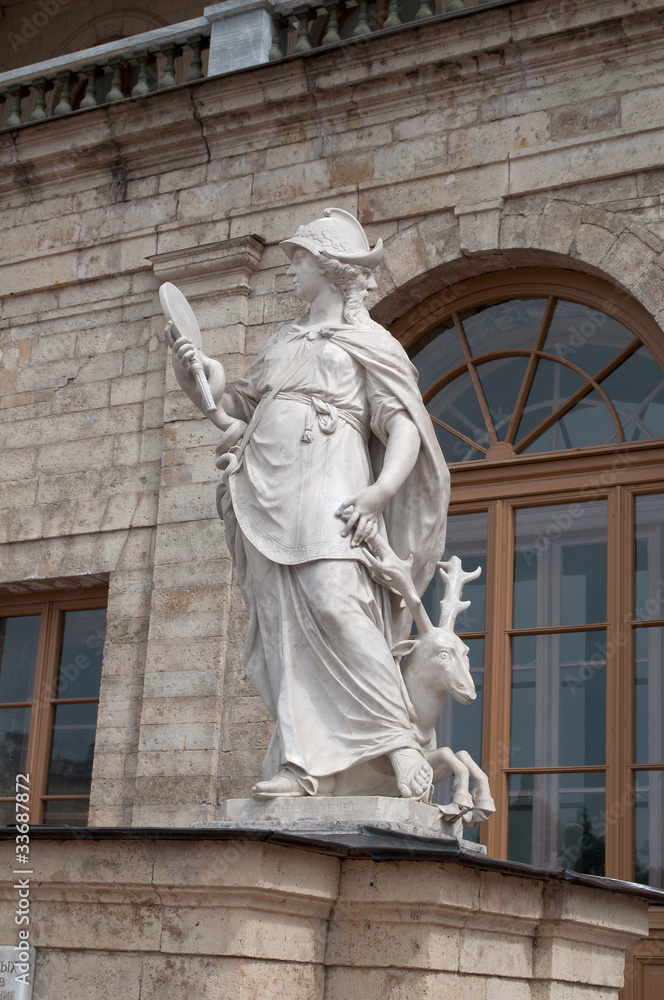 Obraz premium Скульптура у входа в Большой Гатчинский дворец.Гатчина