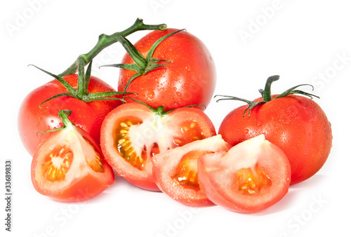 Benetzte Tomaten isoliert