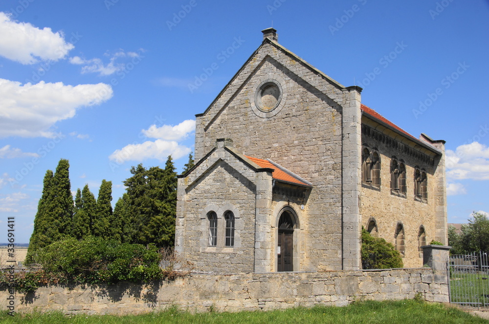 Dorfkirche im romanischen Stil