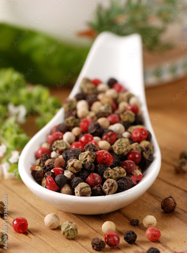 pepe bianco, rosa, nero, verde - due