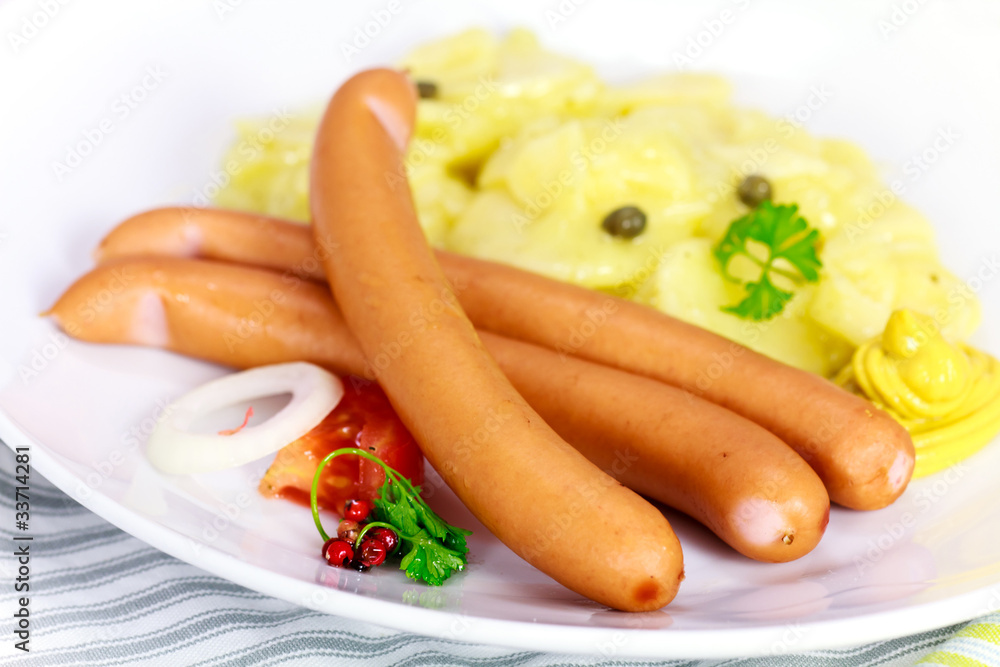 Wiener - Frankfurter mit Kartoffelsalat Wiener - Frankfurter mit Kartoffelsalat