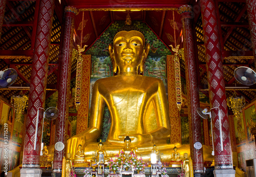 Obraz na płótnie Golden Buddha Image in Temple w salonie