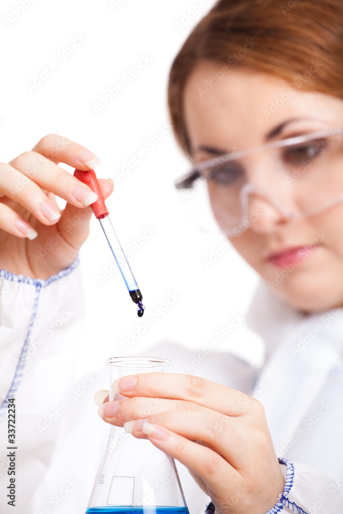 Laborantin mit Pipette Laborantin mit Pipette