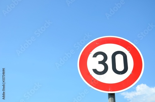 Höchstgeschwindigkeit "30"
