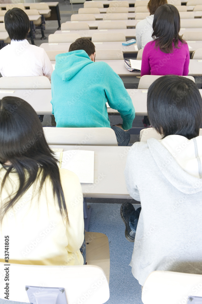 講義中の学生達 講義中の学生達