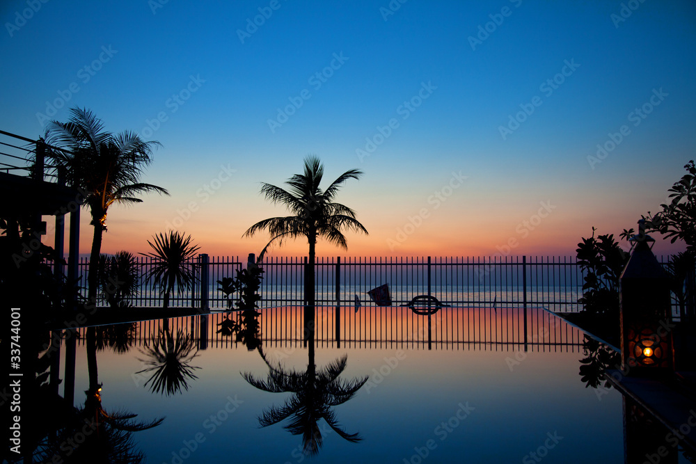 Fototapeta premium Sunset and infinity pool