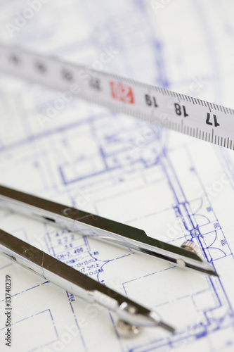 コンパスと設計図