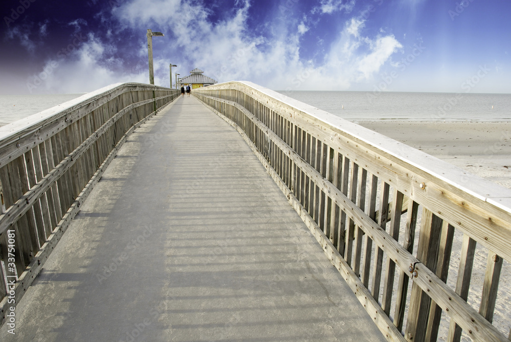 Obraz premium Sunset from a Pier in Fort Myers, Florida