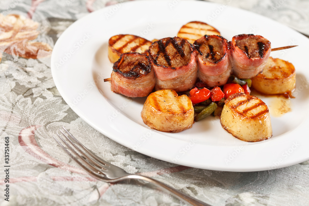 Grilled meat with vegetables Grilled meat with vegetables