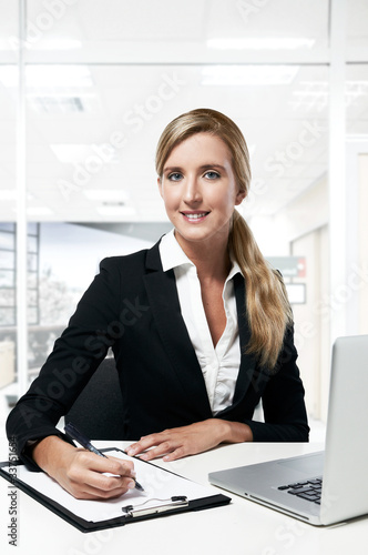 young successful business woman working at office © Santiago Cornejo