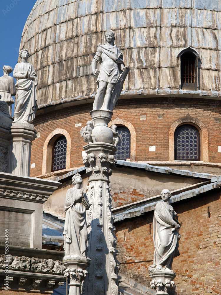 Obraz premium The dome of the Basilica San Marco in Venice