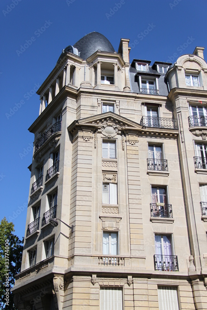 Immeuble du quartier du Palais-Bourbon à Paris  