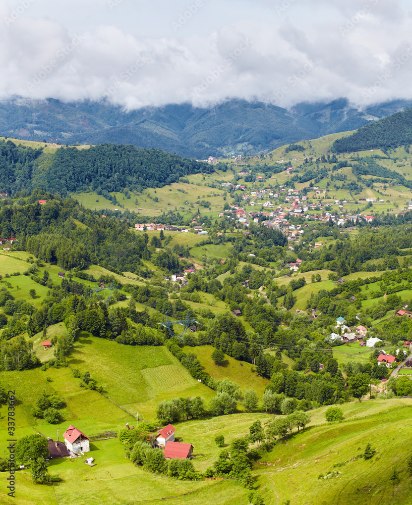 Fototapeta premium Alpine landscape with houses in Tyrol