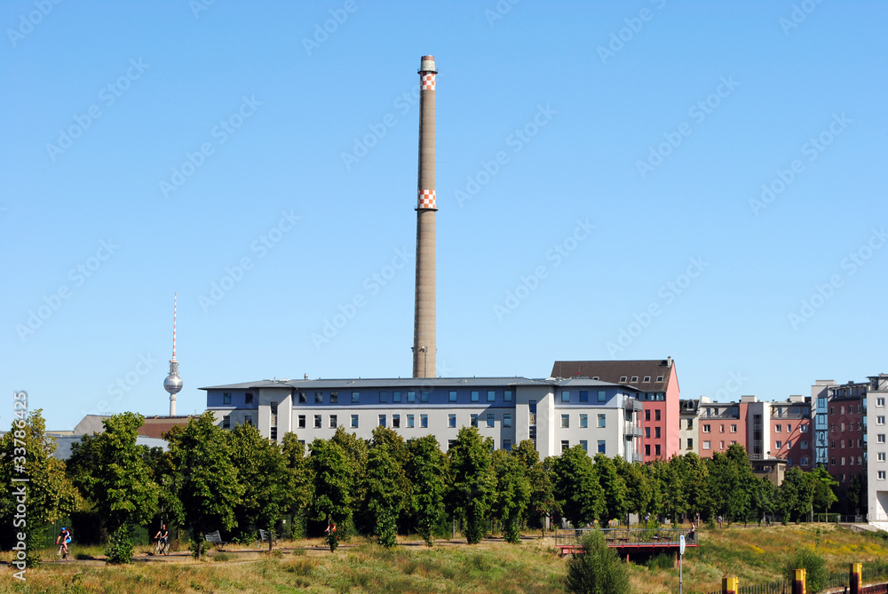 Fabrik und Fernsehturm