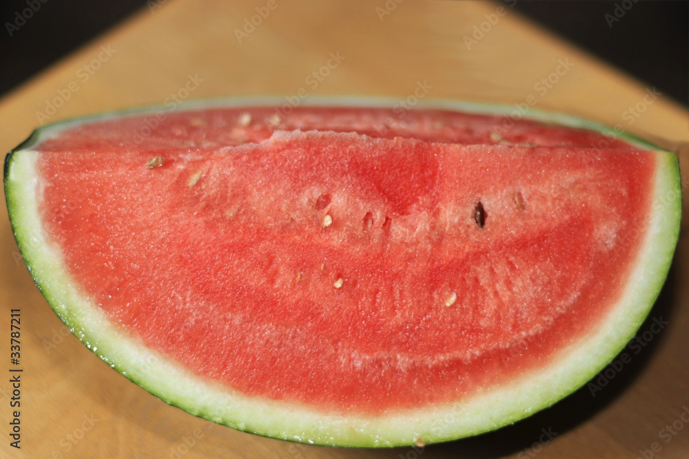 Ein viertel einer reifen Wassermelone in Nahaufnahme Ein viertel einer reifen Wassermelone in Nahaufnahme