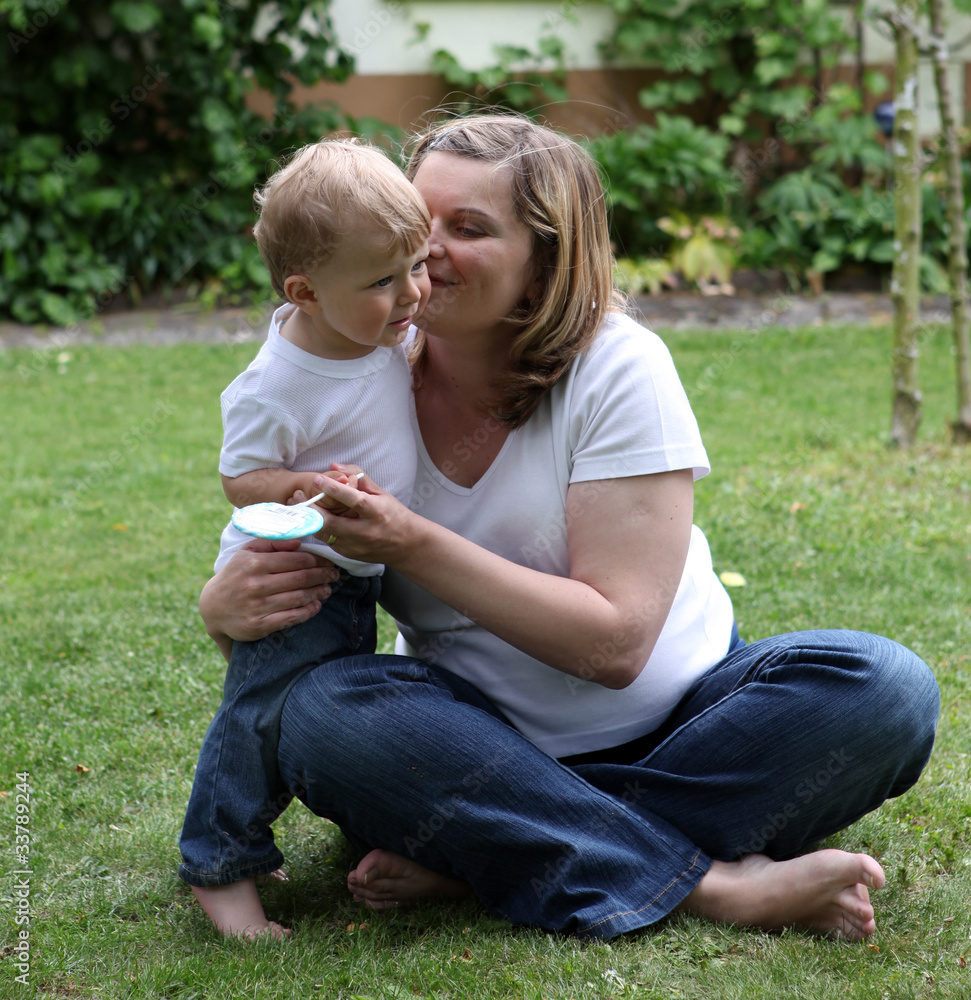 Fototapeta premium In Erwartung des kleinen Bruders