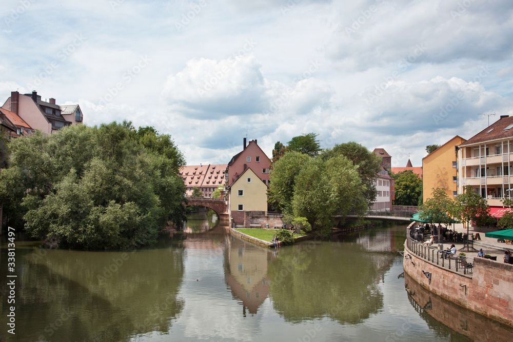 Altstadt von Nuernberg mit Henkerturm 883