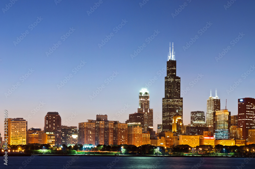Obraz premium Chicago skyline at twilight.