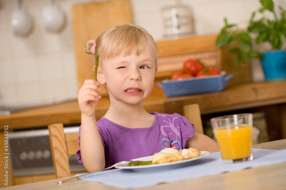 little girl eating lunch little girl eating lunch