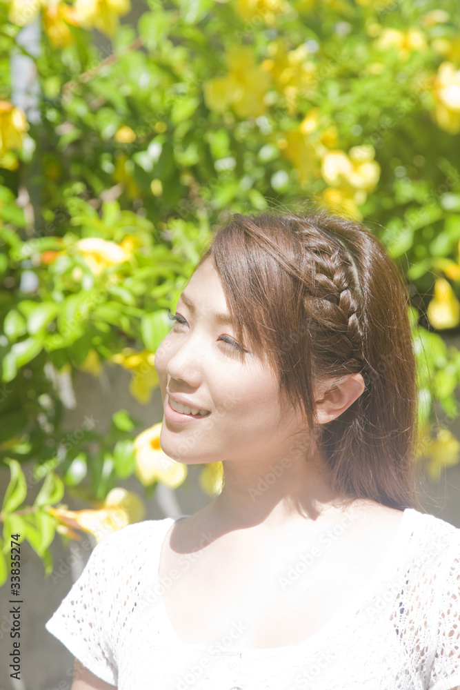 歩く女性 歩く女性