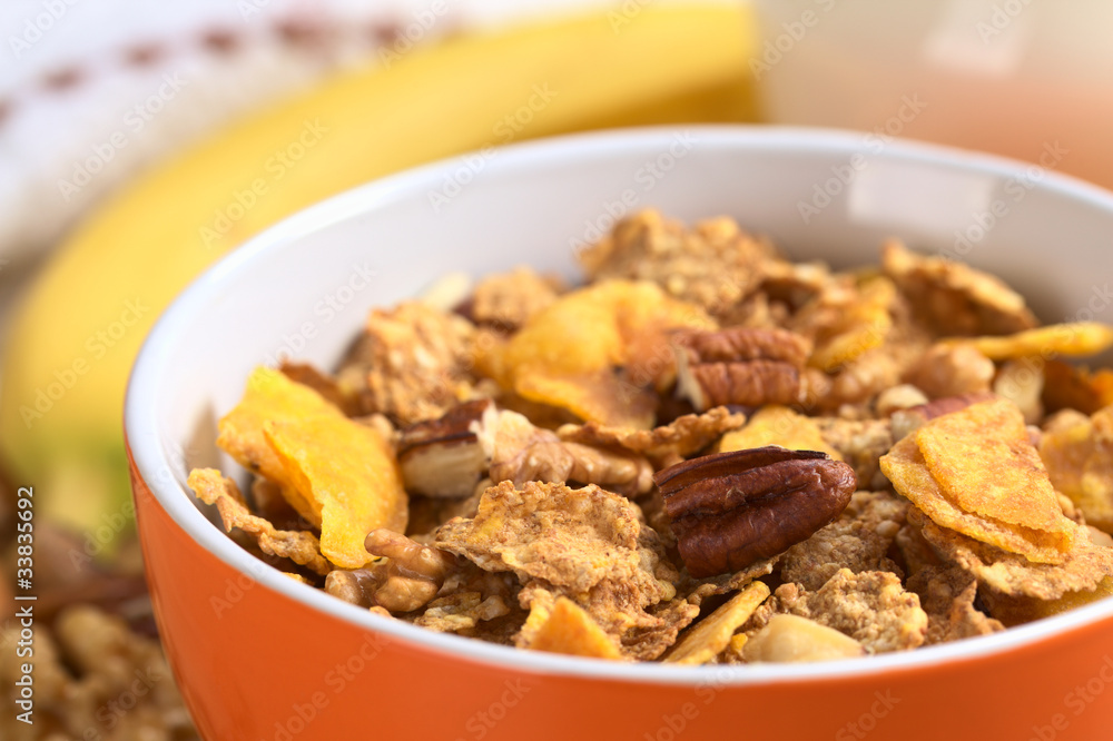 Wholewheat flakes with banana chips, walnuts and pecan nuts