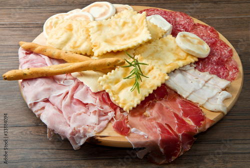 tagliere di salumi, gnocco fritto e formaggi photo