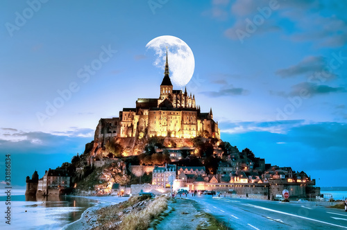 HDR de l'heure bleue au Mont-Saint-Michel photo