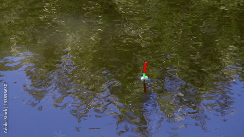 Float fishing is reflected in the water