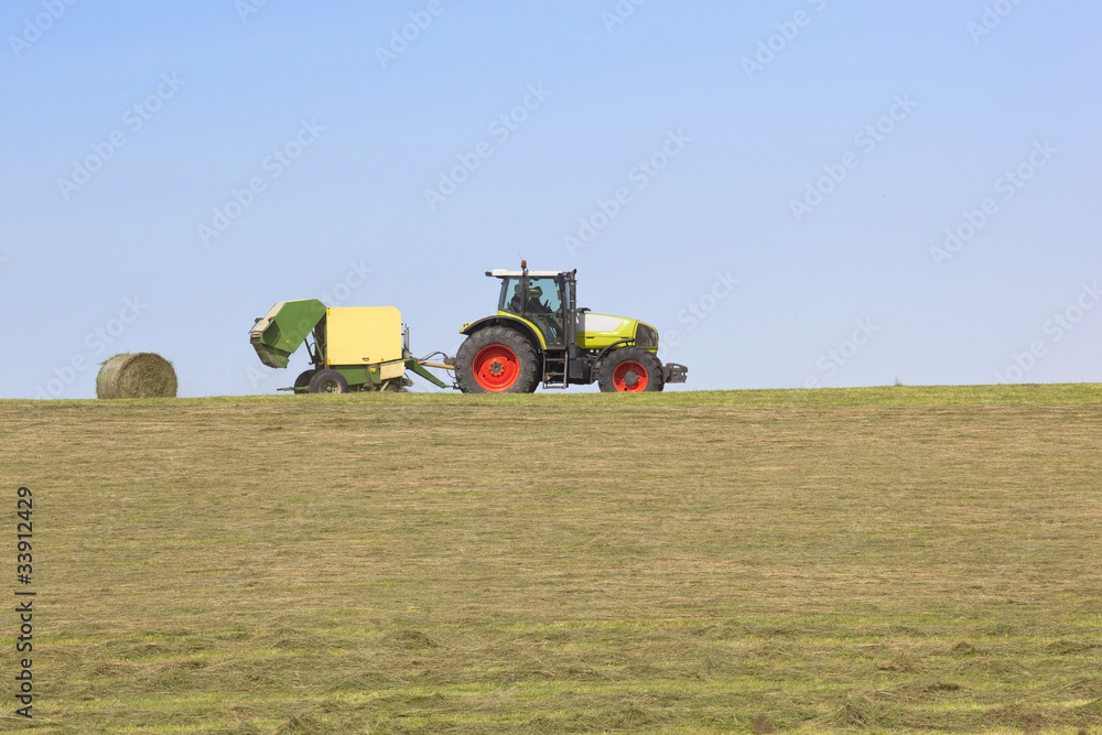 Obraz premium tractor and baler