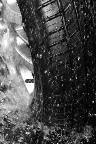 Wet tire