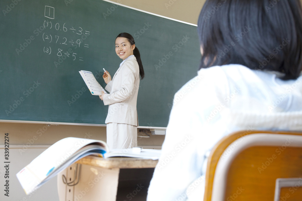 授業をする女性教師 Stock Photo Adobe Stock