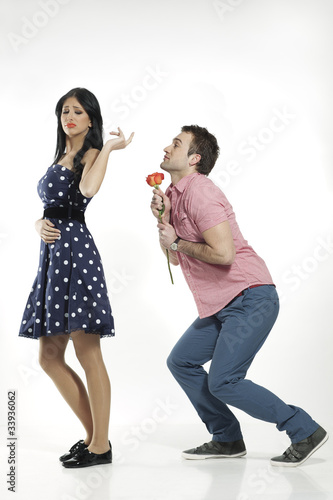 фотографія pretty woman refusing apologies from pleading boyfriend