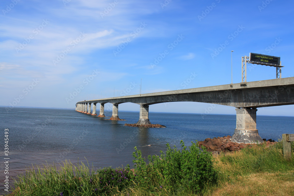 Obraz premium Confederation Bridge to Prince Edward Island