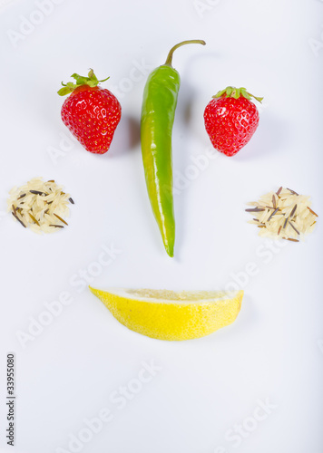 Sommerliche Frucht -Gemüse Komposition photo