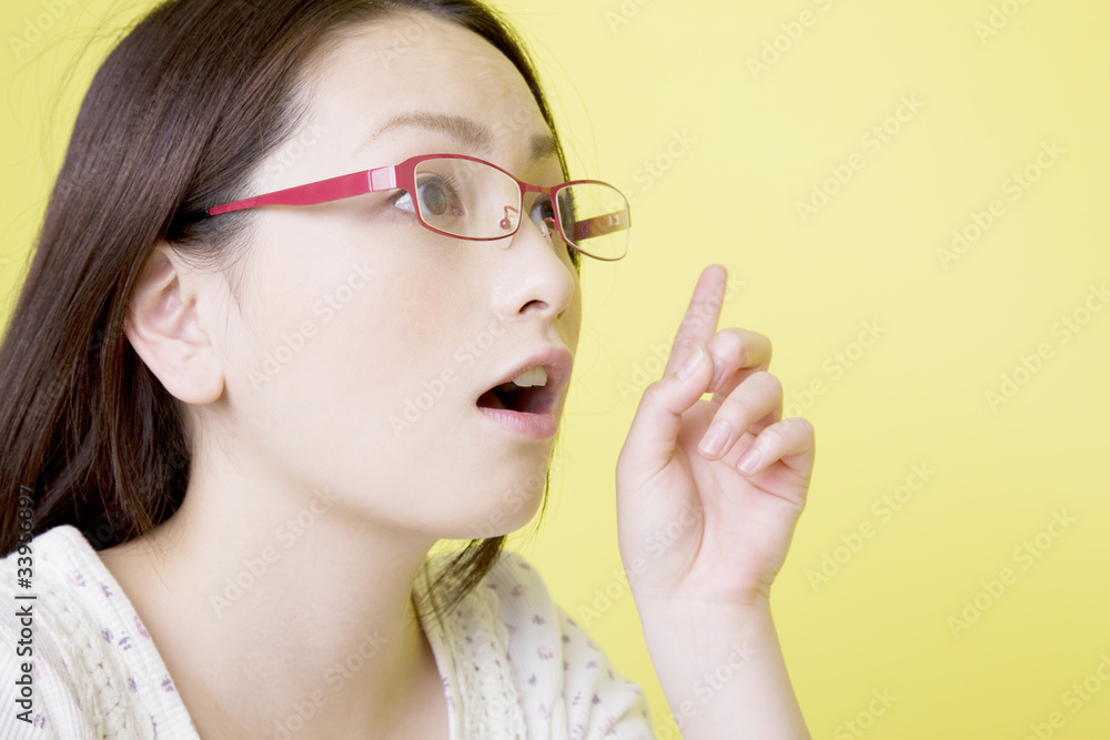 眼鏡をかけた女性 眼鏡をかけた女性