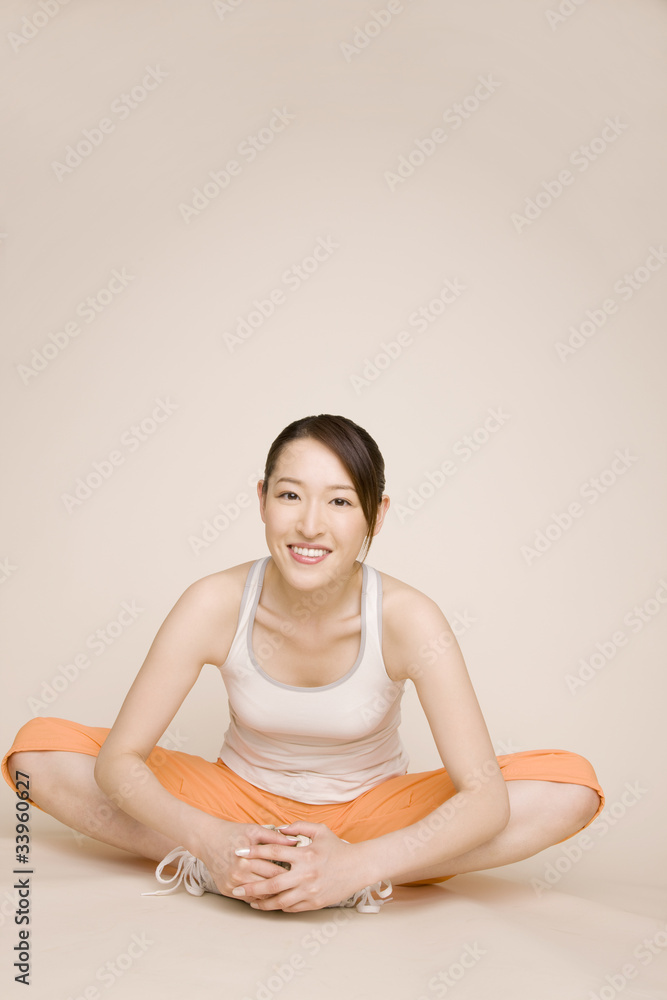 Fototapeta premium 足のストレッチをする女性