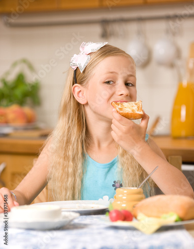 girl eating breakfast
