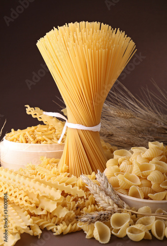 pâtes crues, spaghetti,torti,tagliatelle ect