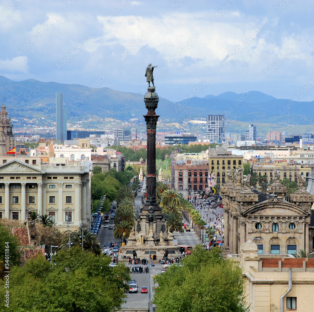 Fototapeta premium Barcelona from above, monument to christopher columbus