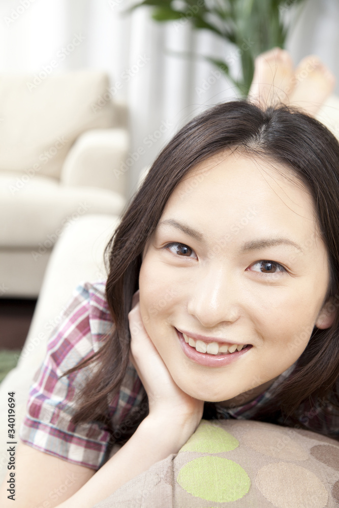 笑っている女性