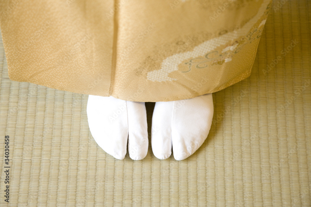 Obraz premium 和服を着た女性の足元