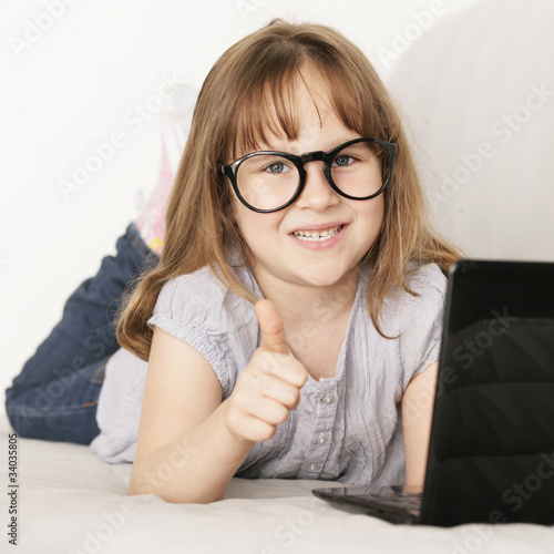Mädchen mit Computer